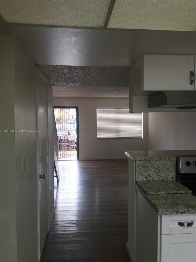 Building Photo - 4140 W 11th Ln
