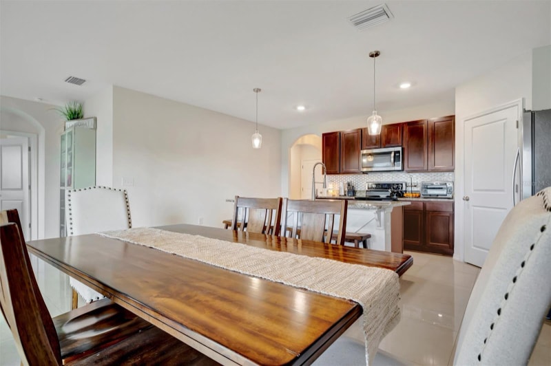 Building Photo - 16341 Little Garden Dr