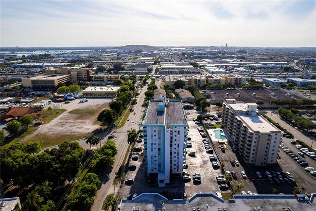 Building Photo - 1825 W 44th Pl