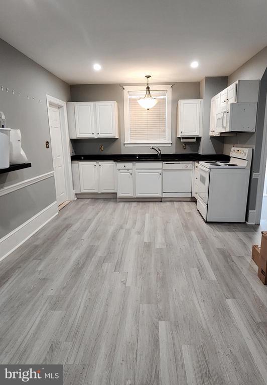 Building Photo - 80 E Main St