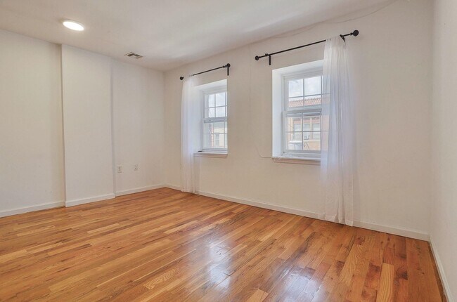 Building Photo - 236 Van Horne St