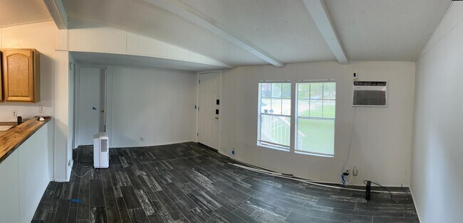 Building Photo - 190 Carver Ave
