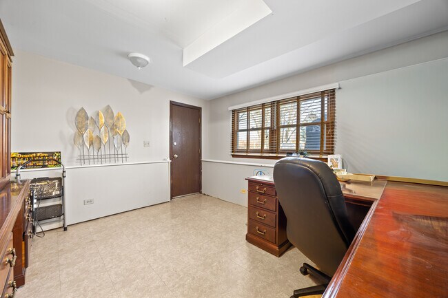 Building Photo - 12755 S Elizabeth Dr