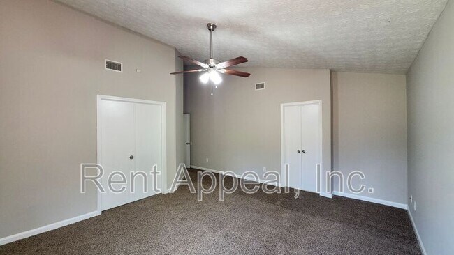 Building Photo - 587 N Shore Rd