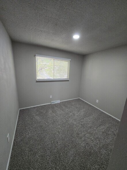 Building Photo - 4711 Bella Dr