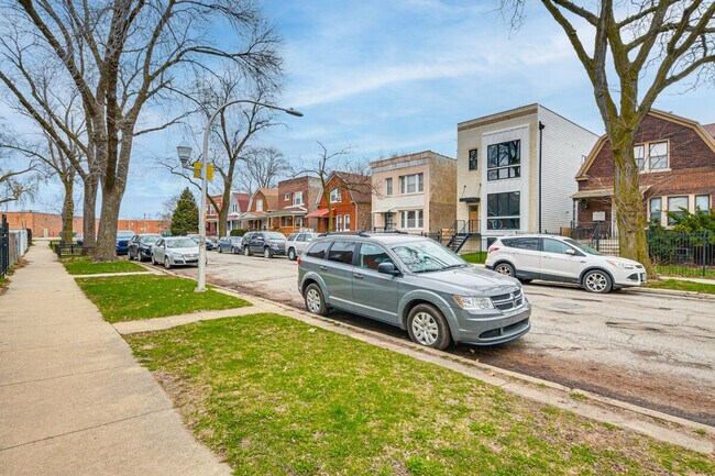 Building Photo - 1034 N Drake Ave