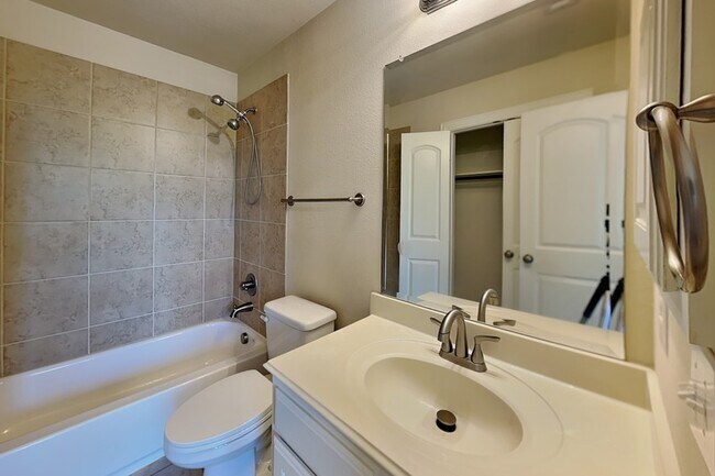 Building Photo - 3006 Knightsbridge Ln