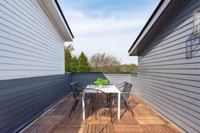 Building Photo - Luxurious New Construction End Unit 4BD, 4BA Downtown Raleigh Townhome with Rooftop Terrace