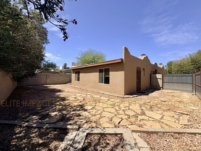 Building Photo - 1628 N Venice Ave