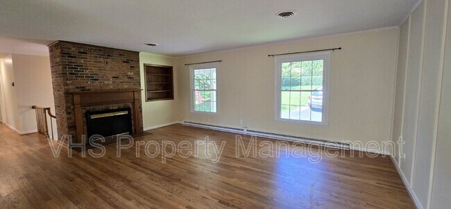 Building Photo - 7297 Moss Ln