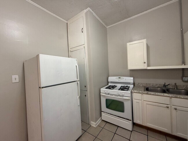 Building Photo - 427 General Mouton Ave