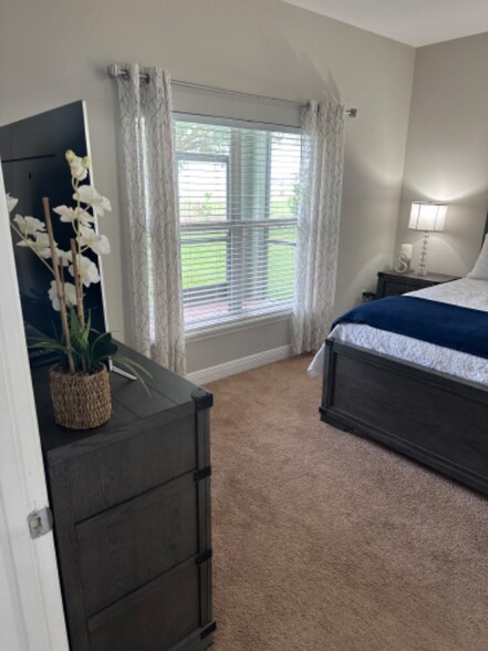 Building Photo - 733 Hacienda Cir