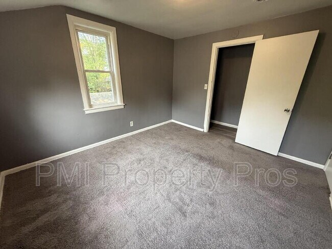 Building Photo - 6618 N 56th St
