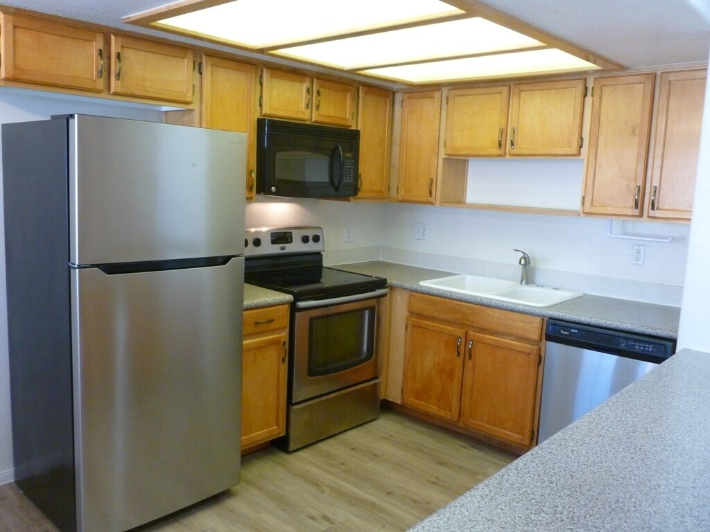 Building Photo - 8410 Eldora Ave