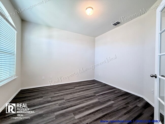 Building Photo - 4009 Bighorn Dr