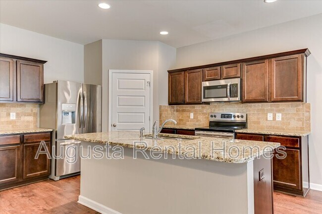 Building Photo - 5060 Vine Ln