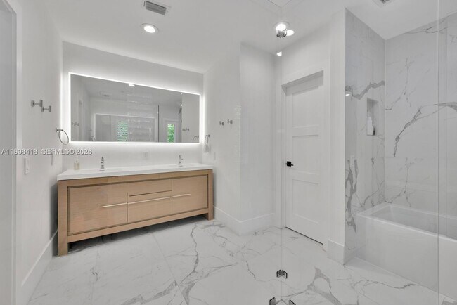 Building Photo - 6140 SW 90th St