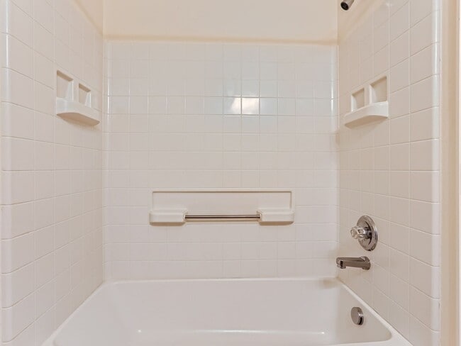 Building Photo - Amazing 2BR, 3BTH w/Garage in First Creek