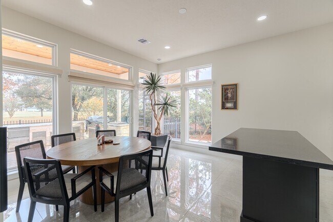 Building Photo - 6510 Sussex Ct