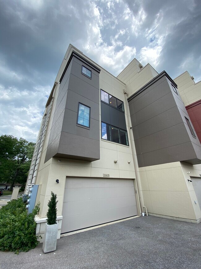 Building Photo - 11615 Lake Ave