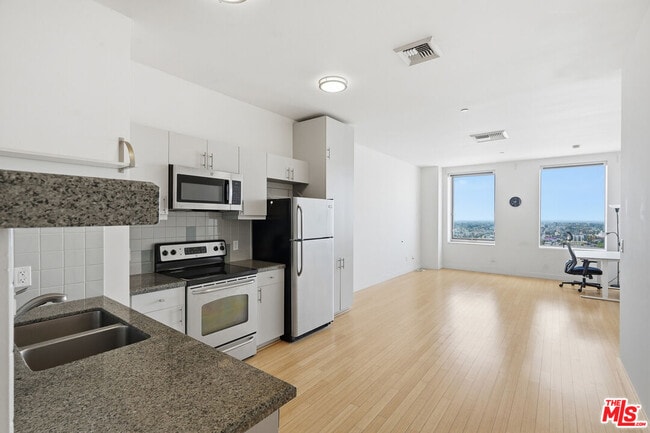 Building Photo - 3810 Wilshire Blvd