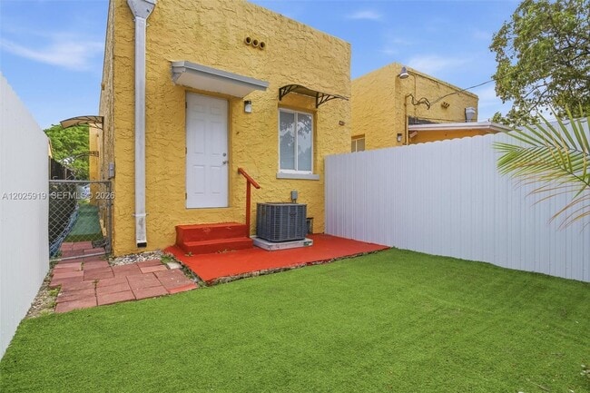 Building Photo - 1743 SW 17th St