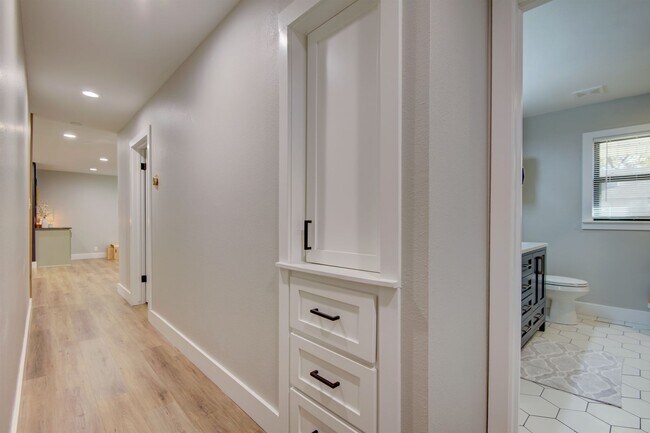 Building Photo - Gorgeous, updated home, turn-key and ready...