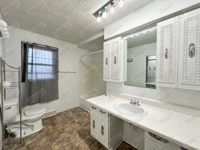 Building Photo - COZY House For Rent In Moorcroft