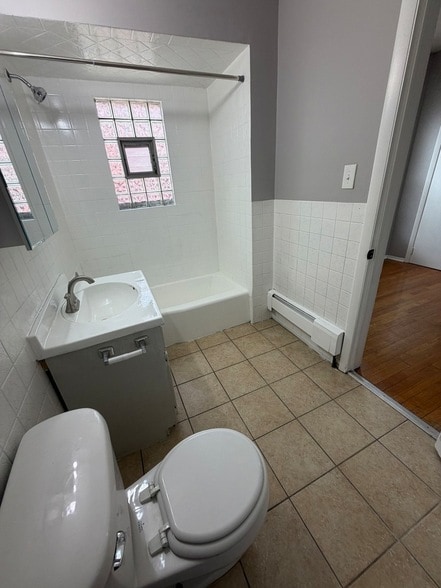 Building Photo - 10401 S Ewing Ave