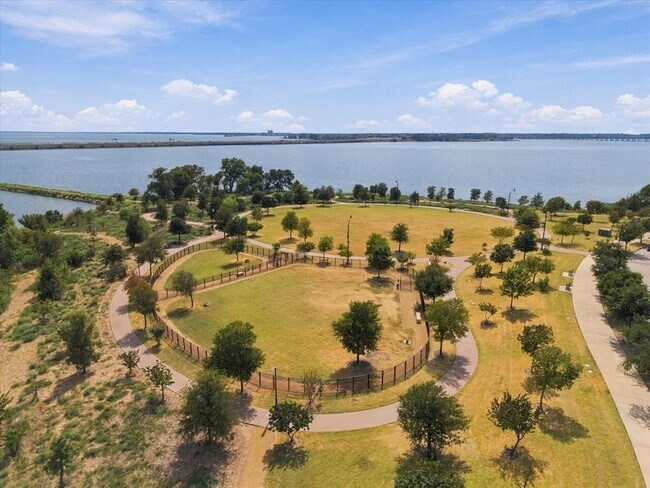 Building Photo - 1814 Waterwalk Dr