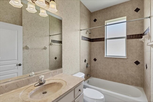 Building Photo - Beautiful and Spacious Rotonda West POOL home.