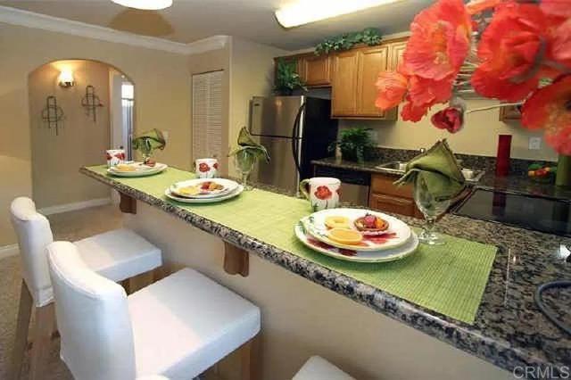 Building Photo - 800 N Mollison Ave