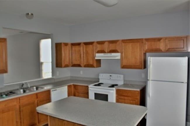 Building Photo - 3BR/2.5BA Townhome in Cobblestone Cove, Mo...