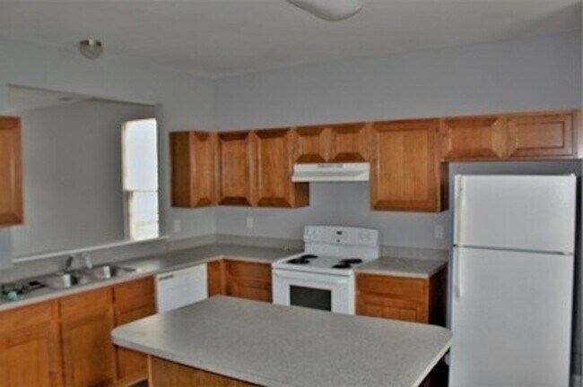 Building Photo - 3BR/2.5BA Townhome in Cobblestone Cove, Move In Ready - Paint and Flooring is new