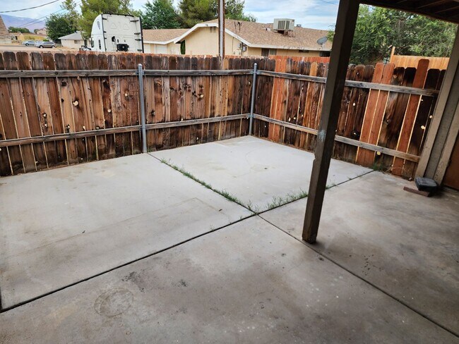 Building Photo - 15833 Serrano Rd