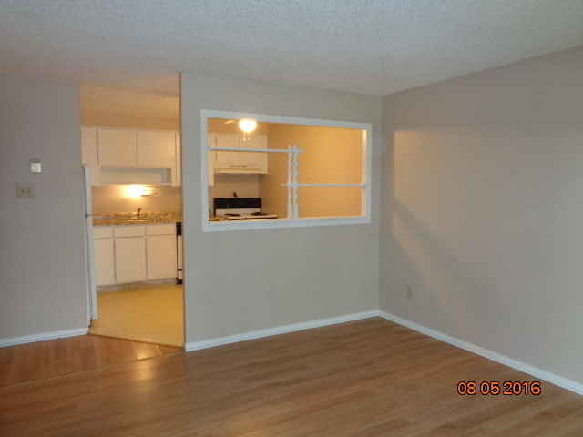 Building Photo - Wonderful 1 BR/1 BA Ground Floor Condo in ...