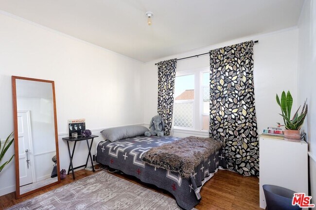 Building Photo - 5615 Wenlock St