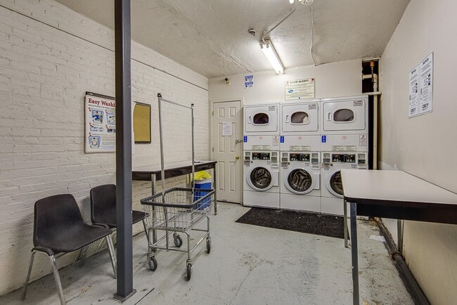 Building Photo - 101 73rd St