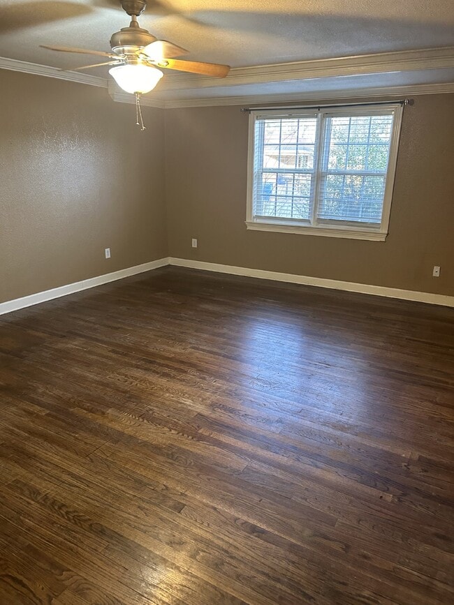 Building Photo - "Charming 3-Bedroom Retreat on Holly Street - Spacious 1,618 Sq Ft with 1.5 Baths in Jonesboro!"