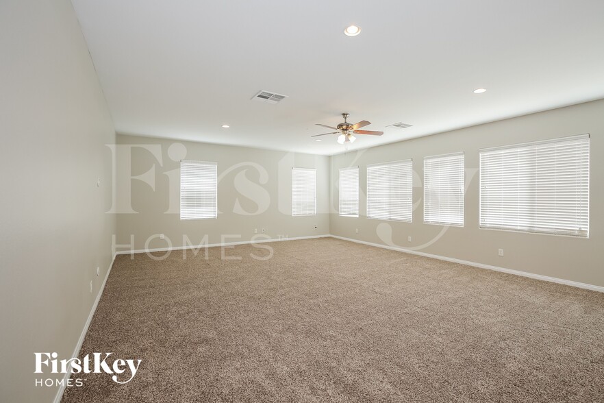 Building Photo - 5309 Spicebush St