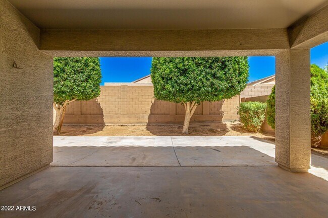 Building Photo - 17556 W Bloomfield Rd