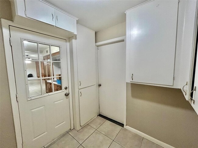 Building Photo - 2709 Dewberry Ln