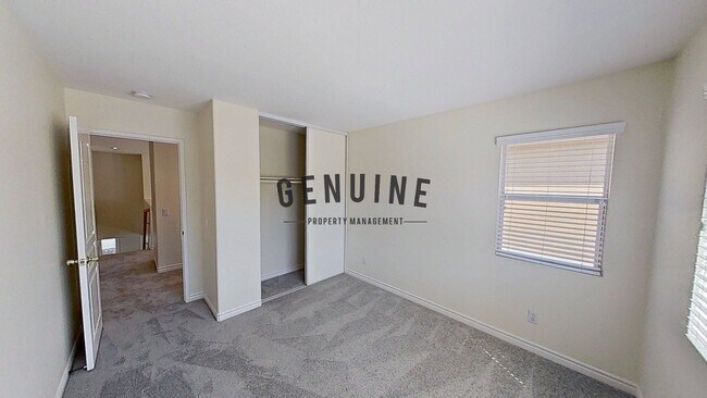 Building Photo - Spacious 3Bd 2.5Ba Home w/Den