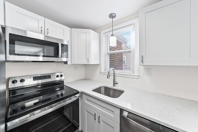 Building Photo - 709 Morgan Ave