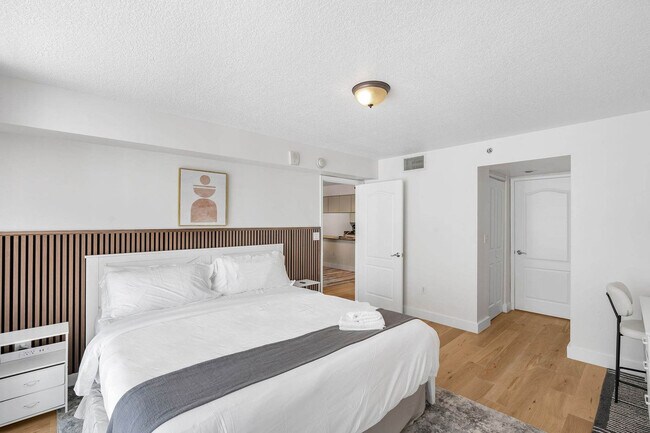 Building Photo - 1 SE 12th St