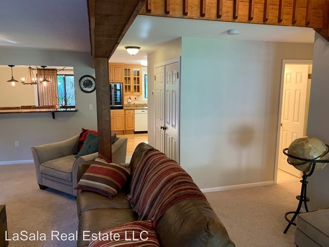 Building Photo - 596 Mountain Rd