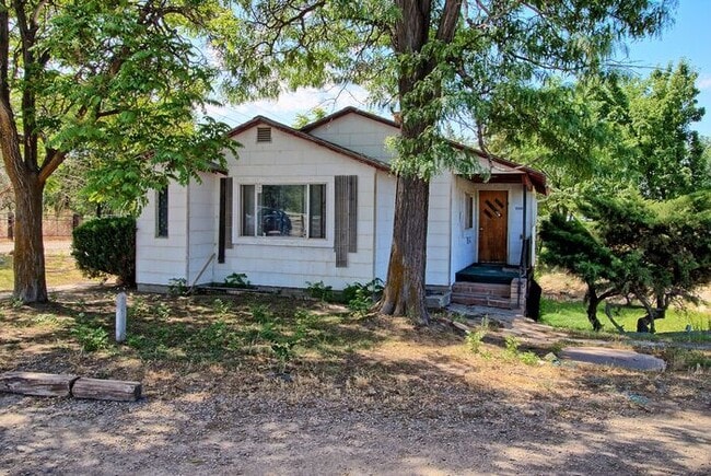 Building Photo - 2 Bed 1 Bath House