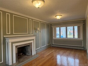 Building Photo - 14 Genesee Dr