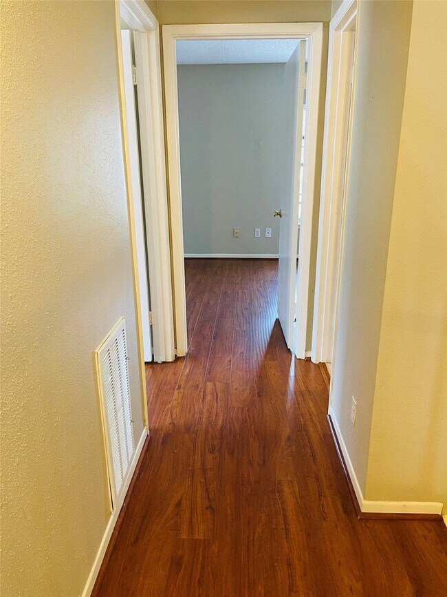 Building Photo - 4715 Rainbow Run