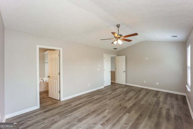 Building Photo - 7565 Woodbine Pl